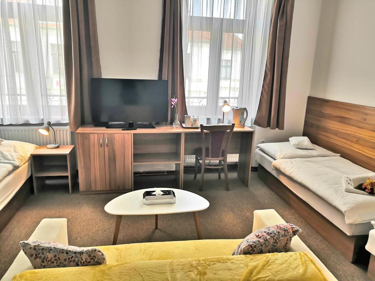 Hotel U Brany Угерски-Брод Экстерьер фото