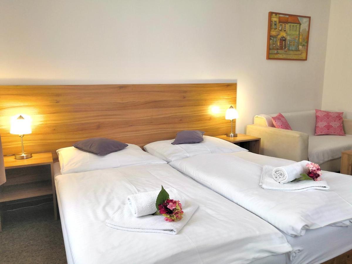 Hotel U Brany Угерски-Брод Экстерьер фото