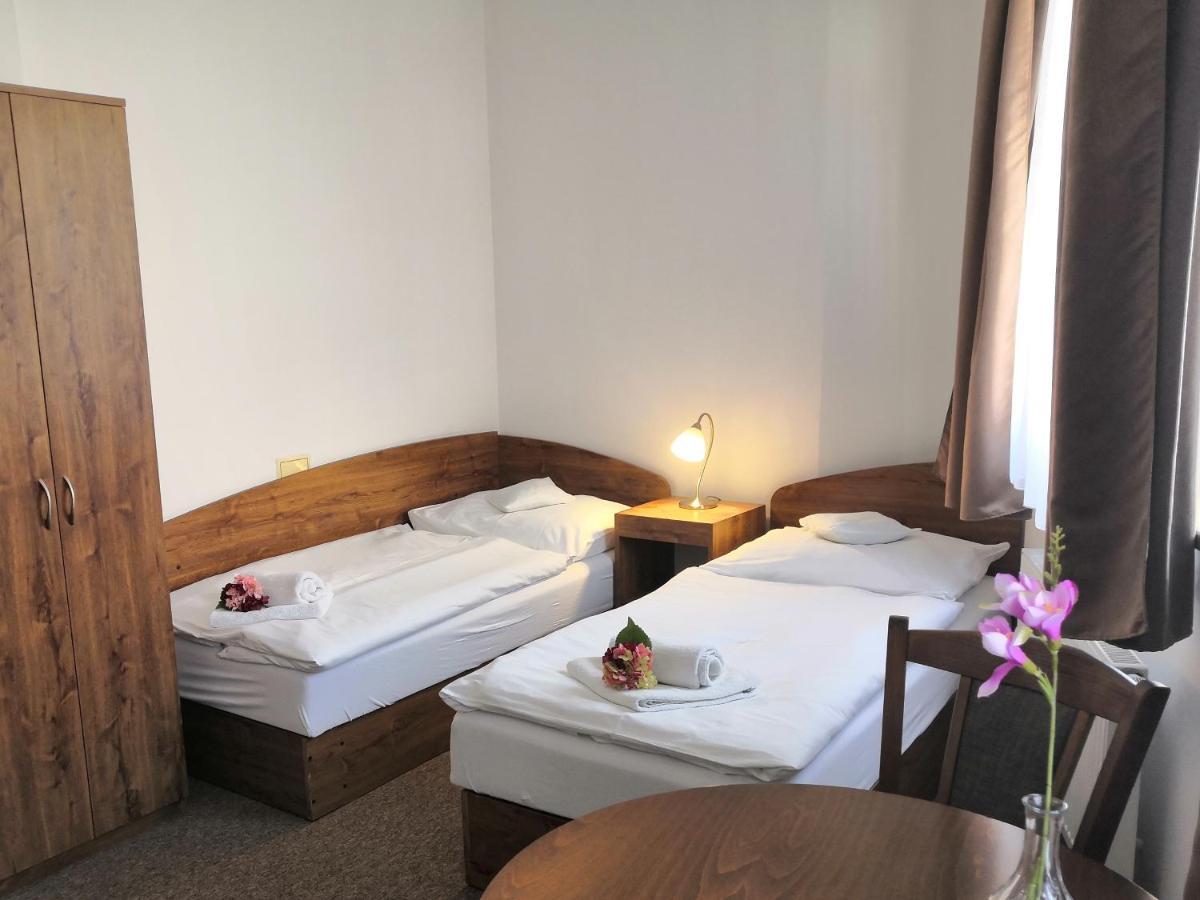 Hotel U Brany Угерски-Брод Экстерьер фото