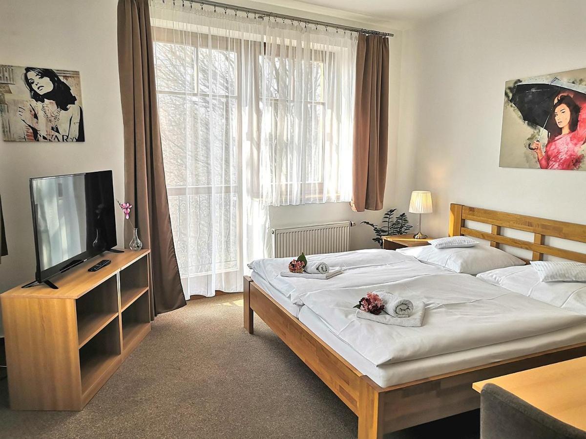 Hotel U Brany Угерски-Брод Экстерьер фото